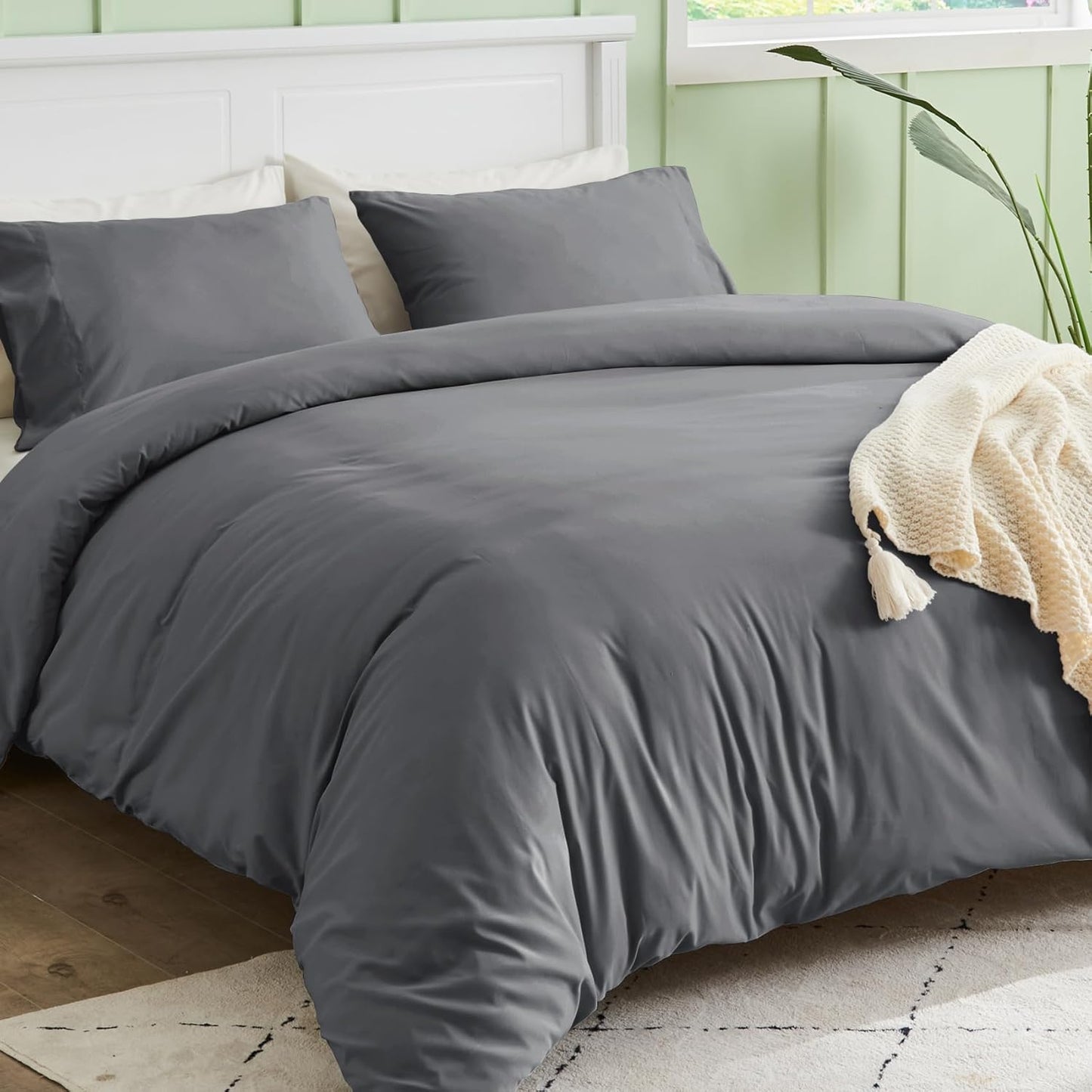 Sasttie Duvet Cover Queen Size, Double Brushed Queen Duvet Cover, 3-Piece Duvet Cover Set Includes 1 Duvet Cover (90x90) and 2 Pillowcases (20x26) with Zipper Closure, Dark Grey